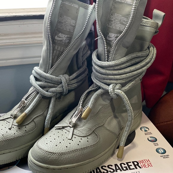 Nike boots - Picture 1 of 1